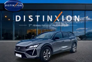 Peugeot 408 Hybrid 145 allure gris sellenium en 3/4 avant droit devant concession Distinxion.
