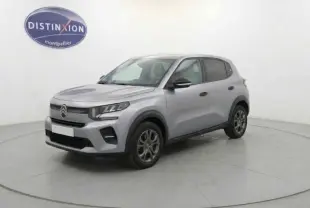 Citroën C3 Turbo 100 ch 2025 gris foncé vue 3/4 avant droit avec calandre moderne et jantes spécifiques.