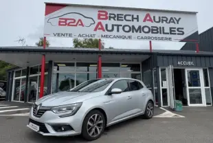 Renault Mégane gris Titanium vue 3/4 avant droit devant concession Brech Auray Automobiles