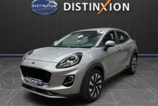 Ford Puma gris solar en vue 3/4 avant droit, avec calandre noire et jantes alliage distinctives.