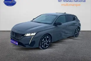 Peugeot 308 gris sélénite en vue 3/4 avant droit, avec phares LED et jantes alliage distinctives.