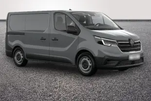 Vue 3/4 avant droit d’un Renault Trafic Fourgon gris foncé avec phares LED et calandre noire distinctive.