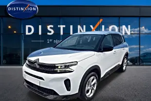 Citroën C5 Aircross blanc vue 3/4 avant droit avec calandre noire brillante et vitres surteintées.