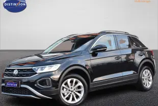 Volkswagen T-Roc 2025 noir Grenadilla, vue 3/4 avant droit, jantes alliage 17 pouces Johannesburg visibles.