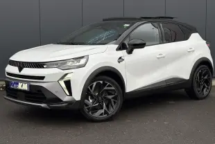 Renault Captur 2025 blanc nacré et noir étoile, vue 3/4 avant droit avec toit ouvrant et jantes noires.