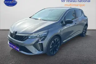 Renault Clio V gris schiste vue 3/4 avant droit avec calandre chromée et jantes alu noires.