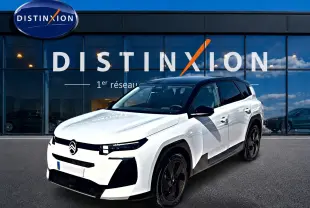 Citroën C5 Aircross hybride 2026 blanc et noir, vue 3/4 avant droit avec toit bi-ton et jantes alliage noires.