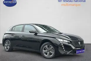 Peugeot 308 2024 noir Perla Nera vue 3/4 avant droit avec calandre distinctive et feux LED verticaux.