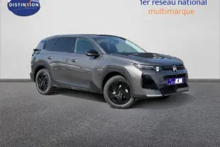 Citroën C5 Aircross gris Platinium en vue 3/4 avant droit, avec jantes noires et calandre moderne distinctive.