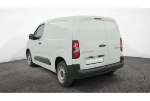 Vue 3/4 arrière droite du Citroën Berlingo blanc utilitaire avec portes arrière battantes et protections noires.
