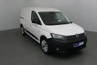 Volkswagen Caddy Maxi blanc en 3/4 avant droit avec pare-chocs noir et logo Himalaya sur la porte arrière.