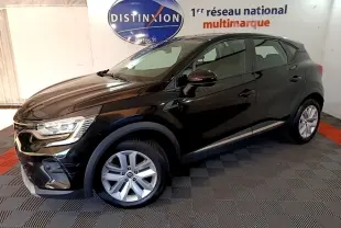 Renault Captur Business noir en vue 3/4 avant droit, avec jantes alliage et phares LED allumés en intérieur showroom.