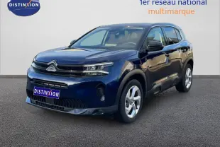 Citroën C5 Aircross bleu Eclipse Metal en 3/4 avant droit, SUV compact avec calandre distinctive et jantes alliage.