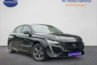Peugeot 308 noir Perla Nera vue 3/4 avant droit, avec calandre noire et feux LED verticaux distinctifs.
