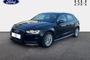 Audi A3 Sportback noir brillant vue 3/4 avant droit avec jantes alu et calandre distinctive Audi.