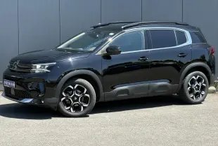 Citroën C5 Aircross Hybrid noir Perla en vue de profil droit, avec jantes alliage bi-ton et protections latérales grises.