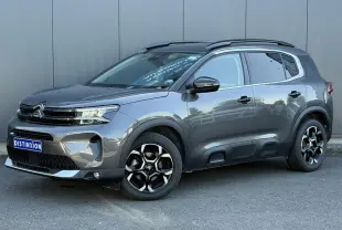 Citroën C5 Aircross Hybrid gris Platinium en 3/4 avant droit, avec jantes bi-ton et protections latérales noires.