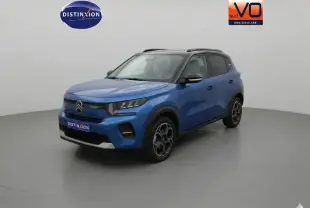 Citroën C3 bleu en 3/4 avant droit, avec jantes alliage 17 pouces et toit noir contrasté.