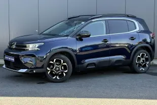 Citroën C5 Aircross Hybrid bleu Eclipse en profil droit, avec jantes alliage bi-ton et protections Airbump noires.