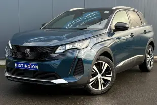 Peugeot 3008 bleu célèbes en 3/4 avant droit avec jantes bi-ton et toit noir Diamond visible.