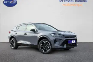 Vue 3/4 avant du CUPRA Formentor 2.0 TDI 150ch en gris Graphène personnalisé avec jantes noires distinctives.