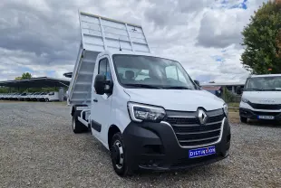 Renault Master Châssis Cabine blanc en 3/4 avant droit avec benne relevée et roues jumelées visibles.