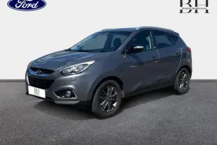 Vue 3/4 avant droit d'un Hyundai ix35 1.6 GDI Pack Confort BlueDrive 2014 en gris Steel Grey avec jantes alu.