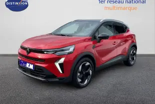 Renault Captur E-Tech hybride 2025 rouge passion avec toit noir, vue 3/4 avant mettant en valeur ses optiques LED et jantes stylisées.