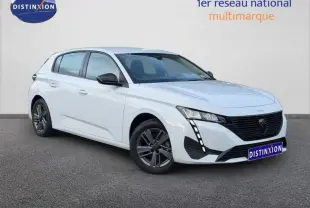Peugeot 308 blanc Okénite vue 3/4 avant droit, avec calandre noire et feux LED verticaux distinctifs.