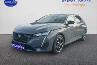 Peugeot 308 gris sellenium vue 3/4 avant droit avec feux LED et jantes alliage distinctives.