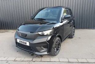 LIGIER JS60 Nouvelle Revo D+ Select noir intense, vue 3/4 avant avec jantes alu noires et calandre carbone.