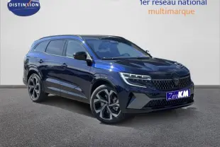 Renault Espace 2025 bleu nocturne en 3/4 avant droit, avec jantes alu et calandre noire distinctive esprit Alpine.