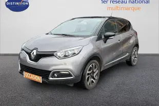 Renault Captur gris Cassiopée avec toit noir, vue 3/4 avant droit sur fond neutre, jantes alliage visibles.