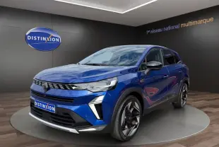 Renault Symbioz bleu, vue 3/4 avant droit, avec calandre moderne et jantes distinctives en alliage.