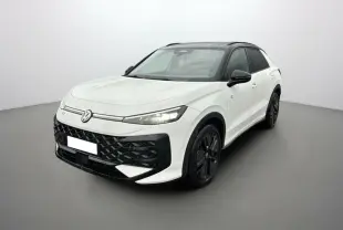 Volkswagen T-Roc blanc toit noir en 3/4 avant droit avec jantes noires et calandre R-Line distinctive.