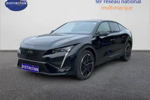 Peugeot 408 Hybrid 145ch GT noir métal en 3/4 avant droit, avec calandre distinctive et feux LED verticaux.