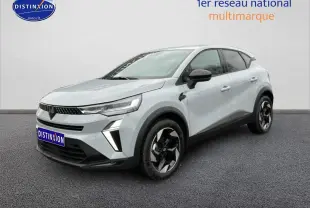 Renault Captur 2025 gris rafale en 3/4 avant droit avec jantes alu noires et feux LED distinctifs.