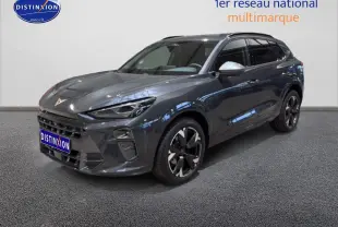 SUV CUPRA Terramar gris vu en 3/4 avant droit avec jantes noires et rétroviseurs argentés.