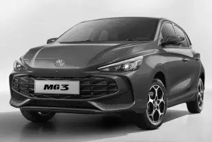 Vue 3/4 avant du MG3 1,5 Hybrid+ 195ch en gris Hampstead, avec calandre large et phares LED effilés.