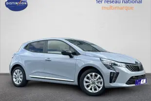 Renault Clio 2025 gris Rafale vue de profil côté gauche, avec jantes alliage et calandre moderne noire.