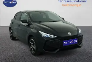 MG3 1.5 HYBRID+ 195 LUXURY en Pebble Black, vue 3/4 avant avec phares LED et jantes alliage distinctives.