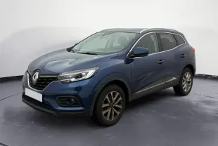 Renault Kadjar 1.5 Blue dCi 115 Business bleu cosmos, vue 3/4 avant droit, avec jantes alliage et barres de toit.