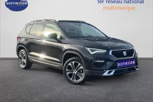 SEAT Ateca noir métal vu en 3/4 avant droit, avec jantes alu et feux LED distinctifs.