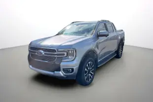 Ford Ranger 3.0 V6 gris iconic en 3/4 avant droit, avec jantes alu 20 pouces et barres de toit visibles.