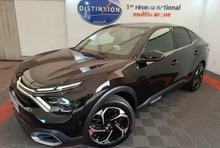Citroën C4 X noir vue 3/4 avant droit, avec phares LED et jantes alliage distinctives.