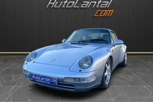 Porsche 911 Carrera 993 gris polaire vue 3/4 avant droite sur sol carrelé avec logo AutoCantal en arrière-plan.