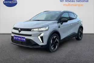 Vue 3/4 avant d'un Renault Captur gris Rafale métal avec toit noir, jantes noires et détails modernes LED.
