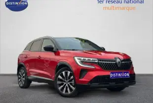 Renault Austral rouge flamme en 3/4 avant droit, avec calandre noire et jantes alliage distinctives.