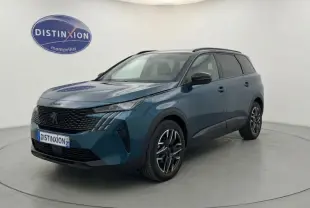 Peugeot 5008 Hybrid bleu foncé en 3/4 avant droit, avec calandre noire et jantes alliage distinctives.