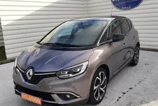 Renault Scénic IV gris Cassiopée avec toit noir, vue 3/4 avant droit, jantes alliage et calandre distinctive.
